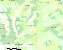 Carte élémentaire montrant les limites de la commune, les communes voisines, les zones de végétation et les routes