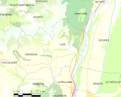 Carte élémentaire montrant les limites de la commune, les communes voisines, les zones de végétation et les routes