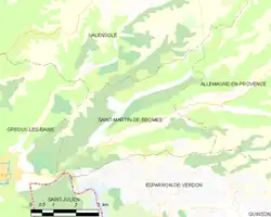 Carte élémentaire montrant les limites de la commune, les communes voisines, les zones de végétation et les routes
