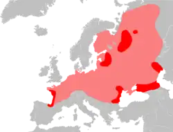Carte d'Europe représentant en rose clair l'aire de distribution historique qui s'étend de l'Oural à l'océan atlantique.