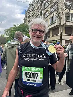 Jean-Claude Balès, premier coureur marathonien pour Wikimédia France au Marathon de Paris 2025