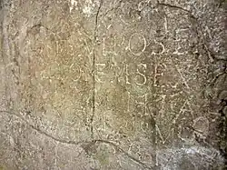 Vue de détail d'une inscription latine