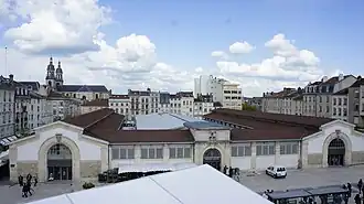 Sur la place Charles III, le marché couvert de Nancy