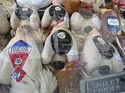 Magret industriel de marque Toque blanche, poulets fermiers du GAEC Chevrier et poulet de Bresse anonyme.