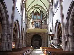 Vue intérieurevers la tribune d'orgue.