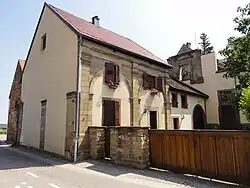 Maison éléments anciens bâtiments conventuels.