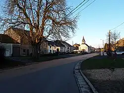 La rue principale de Martué.