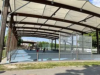 Terrain de basket-ball.