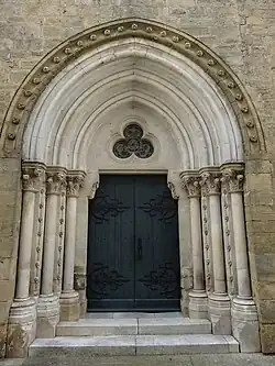 Le portail d'entrée.