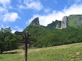 Dent de la Rancune et crête de Coq à gauche.