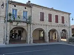 Maison Henri IV hébergeant le bureau de poste