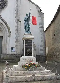 Le monument aux morts.