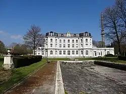 Le château et son parc.