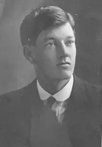 Portrait de Malcolm McGregor, de trois quarts face, lorsqu'il était jeune (environ une vingtaine d'années)