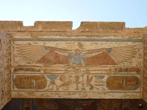 Le nom de Ramsès&nbsp;III sous la protection de Nekhbet - plafond de Médinet Habou - XXe dynastie.