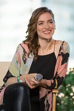 Melanie Scrofano interprète Wynonna.