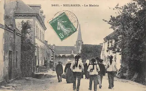 Melrand, la rue de la Mairie au début du XXe siècle (carte postale E. Hamonic)
