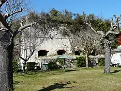Anciens fours à chaux, sur la route de Tocane.