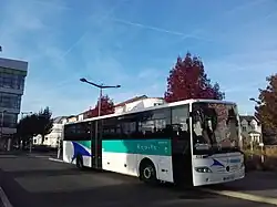 L'Intouro no&nbsp;472 sur une navette de remplacement SNCF près de la gare de Massy - Palaiseau.