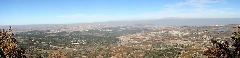 Vue vers le nord depuis le sommet du mont Méron en Haute Galilée (certaines parties du sud du Liban sont visibles en arrière-plan)
