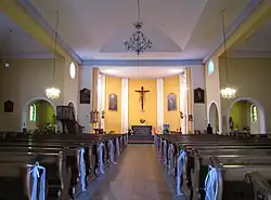 Vue intérieure de la nefvers le chœur.