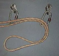 Mesurer, avec la corde doublée, deux fois l'espace entre les amarrages