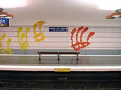 Décoration originale sur le thème de la musique à la station Porte de Pantin.