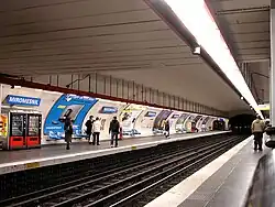 Quais de la ligne 9.