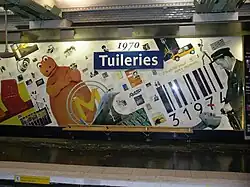 Décoration de la station Tuileries en 2006.