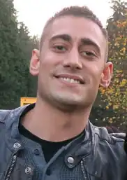 Michael Socha interprète Will Scarlet / Valet de Cœur