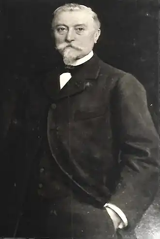 Photographie en pied de Michel Ludovic Gaillard