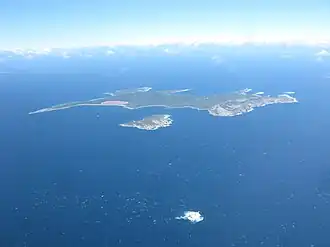 L'île du Milieu, avec la petite île Goose devant elle.
