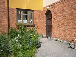 Entrée de style romantique national sur Tegelbruksvägen.