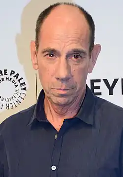 Miguel Ferrer(Bob Morton)