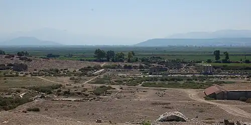 Agora et, au fond, ancien port