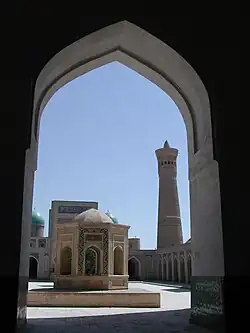 Le minaret Kalon vu depuis la mosquée Kalon.