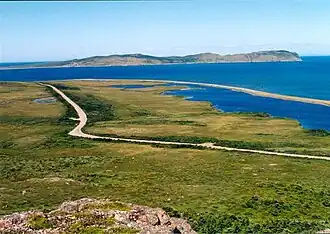 La côte nord de Grande Miquelon, avec au fond la presqu'île du Cap.