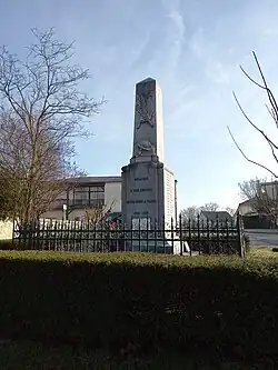 Le monument aux morts.
