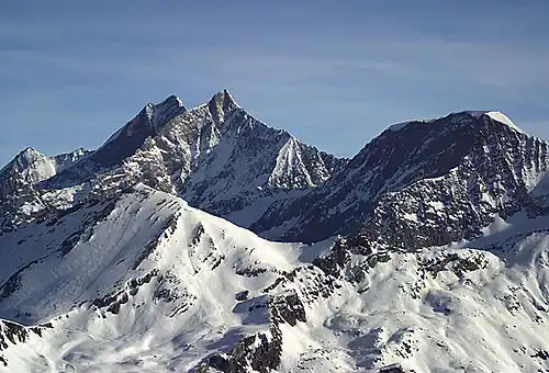 Le Dom des Mischabel (4&nbsp;545&nbsp;m) et le Täschhorn (4&nbsp;491&nbsp;m).