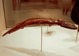 Lézard nageant anthropomorphe, divinité Moko-miro (Metropolitan Museum of Art, New York).