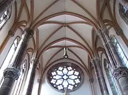 Voûtes néo-gothiques.