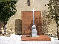 Croix monumentale, souvenir de la mission de 1840.