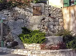 Fontaine dite du château.