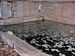 Aqueduc du château de la Lubi : bassin couvert de réception.