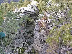 Haut-Mons : porte de la cabane isolée (3).