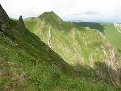 Vue sur le puy Redon, sommet proche du puy de Sancy, au nord-ouest de celui-ci.
