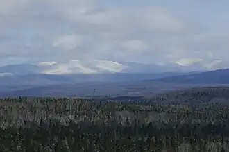 Vue de la montagne Caribou depuis le chemin de Bury entre Piopolis et Val-Racine.