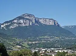 Le mont Peney vu depuis le parc de Buisson Rond à Chambéry