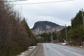 Vue sur le sommet du mont Scotch Cap entre Saint-Augustin-de-Woburn et Piopolis.