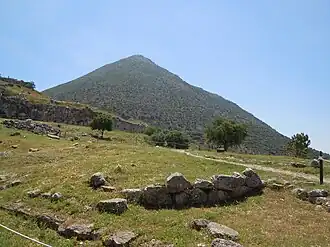 Vue du mont Zara depuis l'entrée du site de Mycènes.